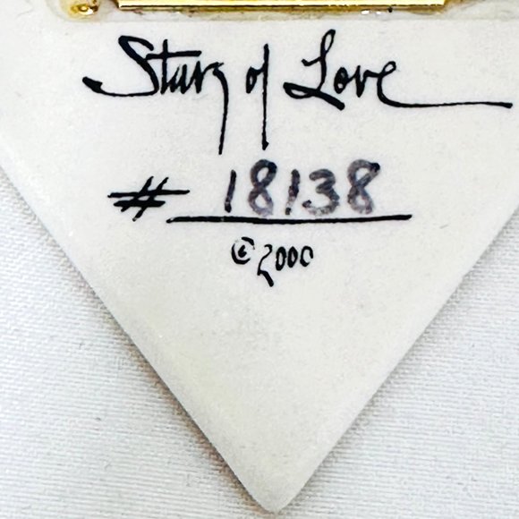 P. Buckley Moss Stars of Love Porcelain Brooch/Pendant Vintage 2000 - Picture 7 of 9